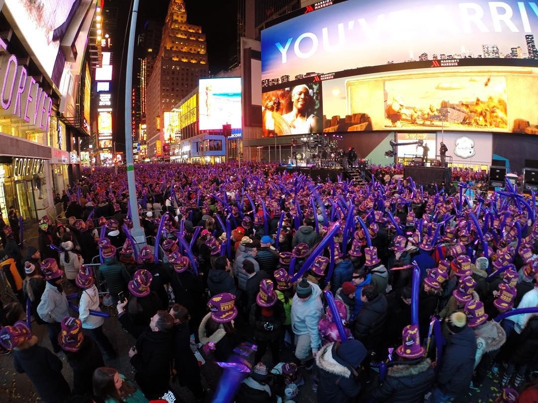 One more hour everybody! #WootWoot ️#HappyNewYear #2016 #NYE #HyattTSQnye…