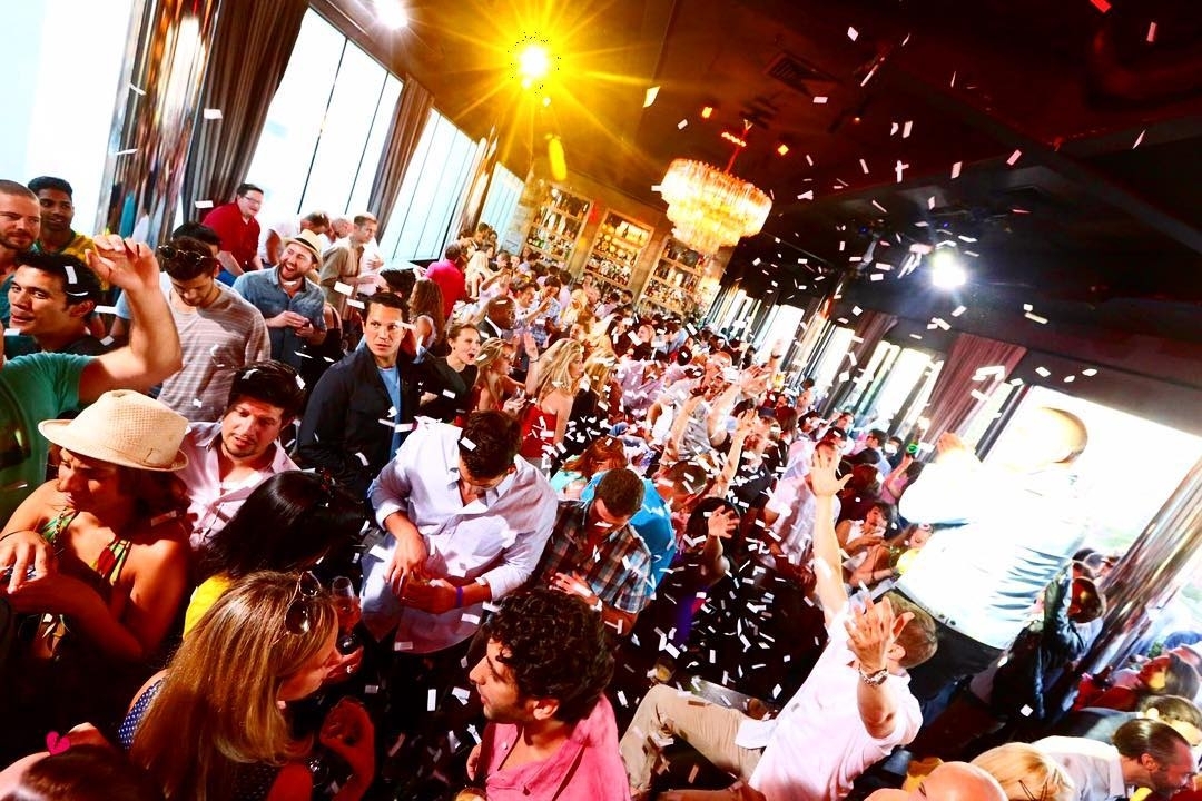 The weather is warm, and the party is on!

#SunsetSaturdays… #sunsetsaturdays #r…
