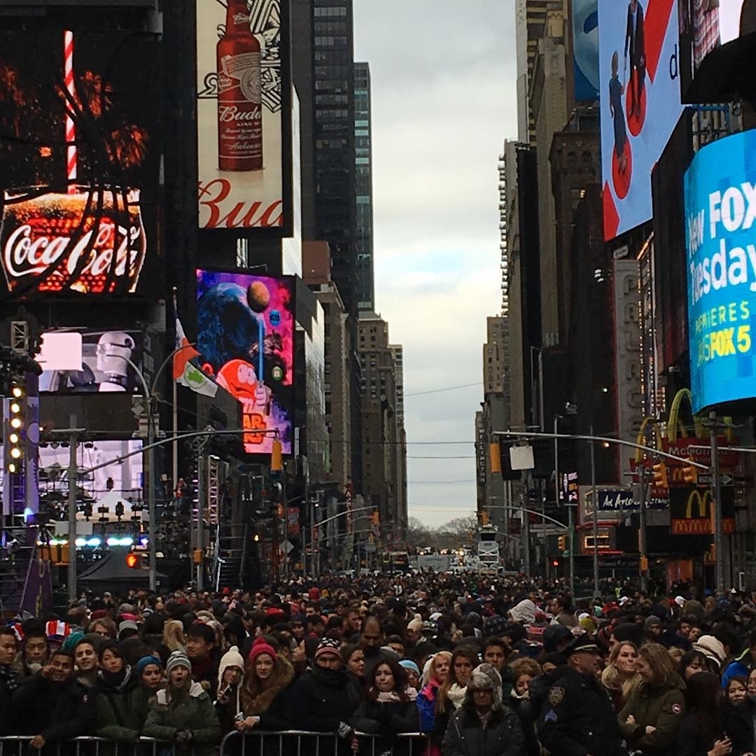 Just a few more hours to #2016 #WontBeLong #HappyNewYear #BallDrop #Countdown fr…
