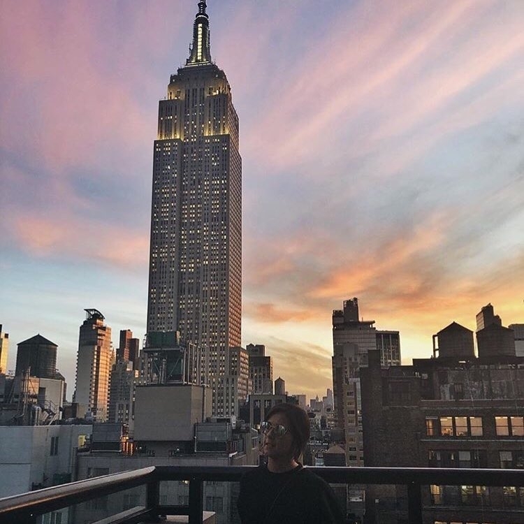 A holiday weekend when the sunset wants in on the party : @19arabella82…  #rooft…