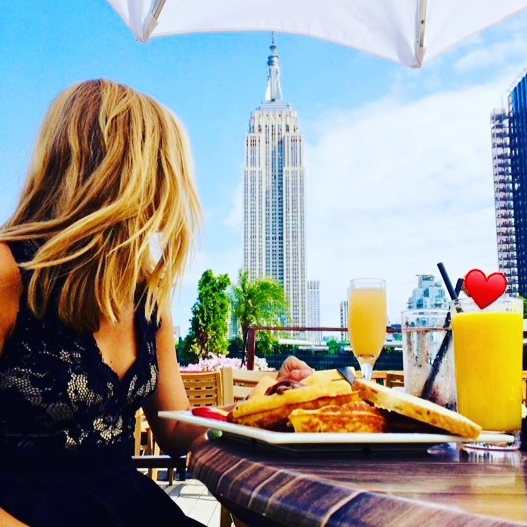 Finally a beautiful day for brunch.#empirestatebuilding #newyorkcity #brunch #23…
