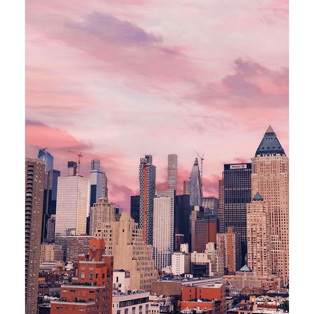 Pretty in pink.
.
.
.
.
.
.
.
.
: @akicnew
#rooftopseason #usa #rooftops #roofto…
