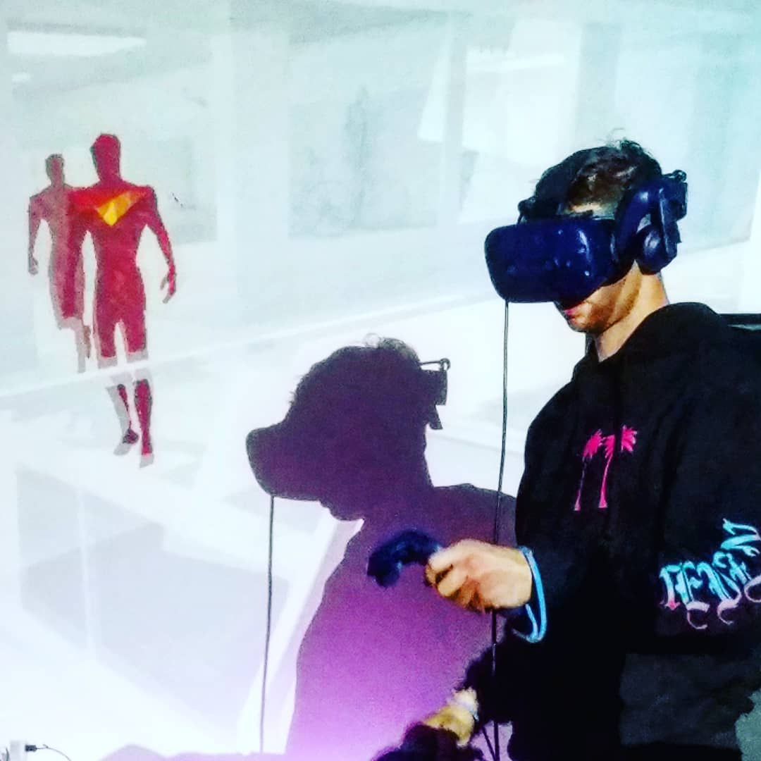 Super Hot VR is definiley one of the best vr games out there! Immerse yourself i…