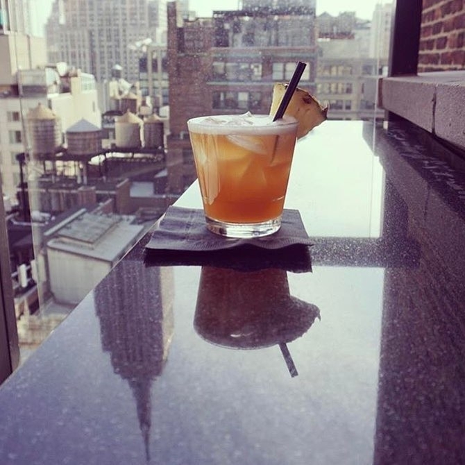 That feeling when you’re alone with the one you love : @katenotkatherine…  #roof…