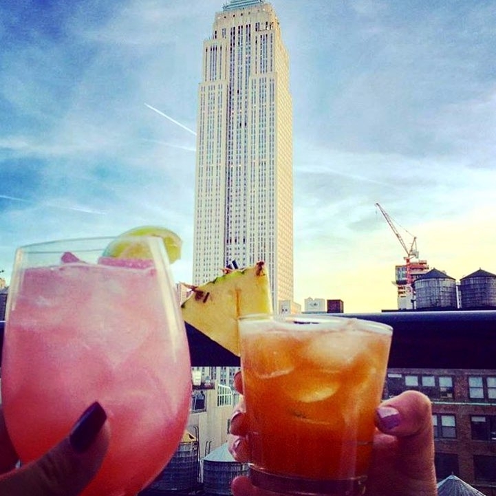 Cheers to greeting spring like an old friend : @nofomogomo…  #rooftopbarsnyc #ny…