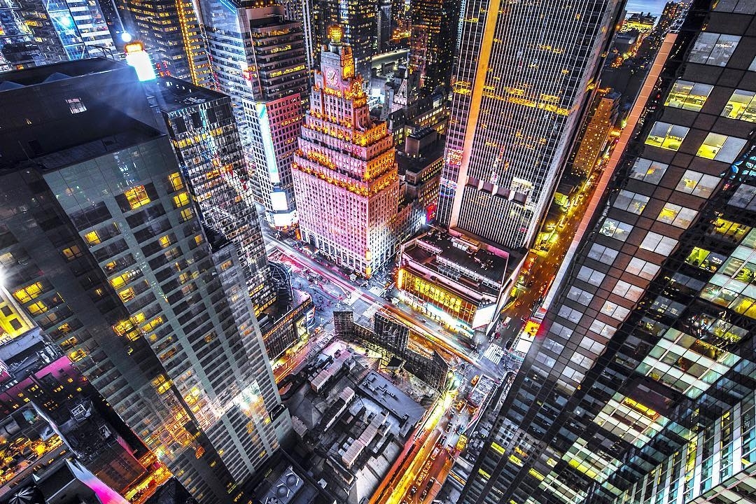 Feel the thrill of being in @timessquarenyc and enjoy the #breathtakingviews & #…