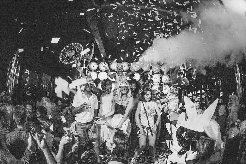 Coming at you like  #SunsetSaturdays… #sunsetsaturdays #rooftopbarsnyc #nyclife …