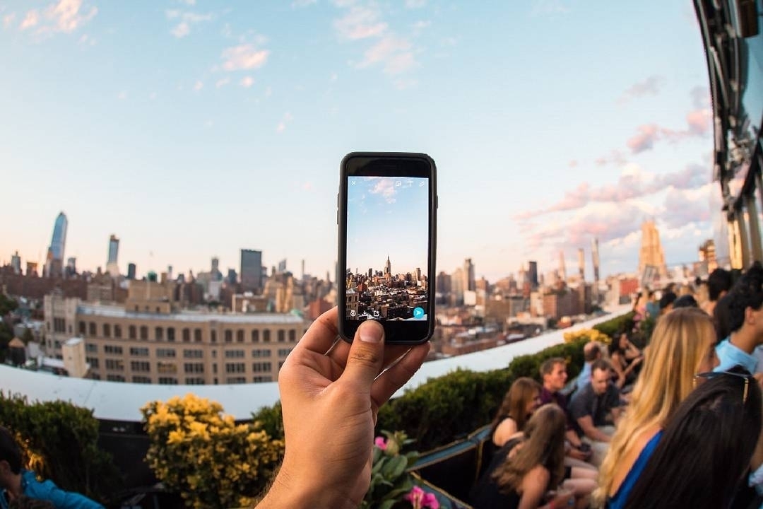 A view so nice, you’ll want to (Instagram and Snapchat) story it twice…. #roofto…
