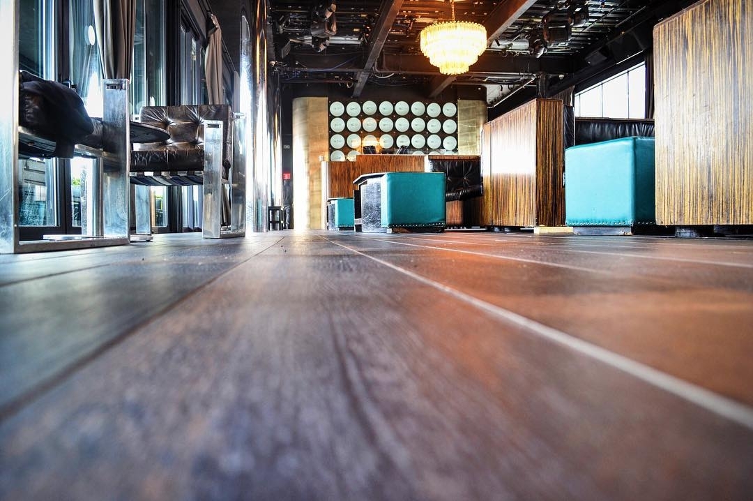 Brand spankin’ new floors!

Come dance on ’em …  #rooftopbarsnyc #nyclife #nycni…