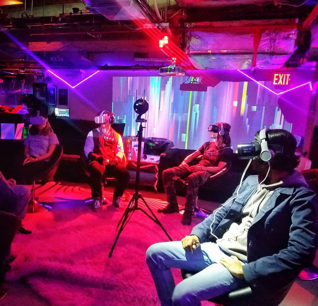 We had a pleasure to host a screening of the @redroomproject with live performan…