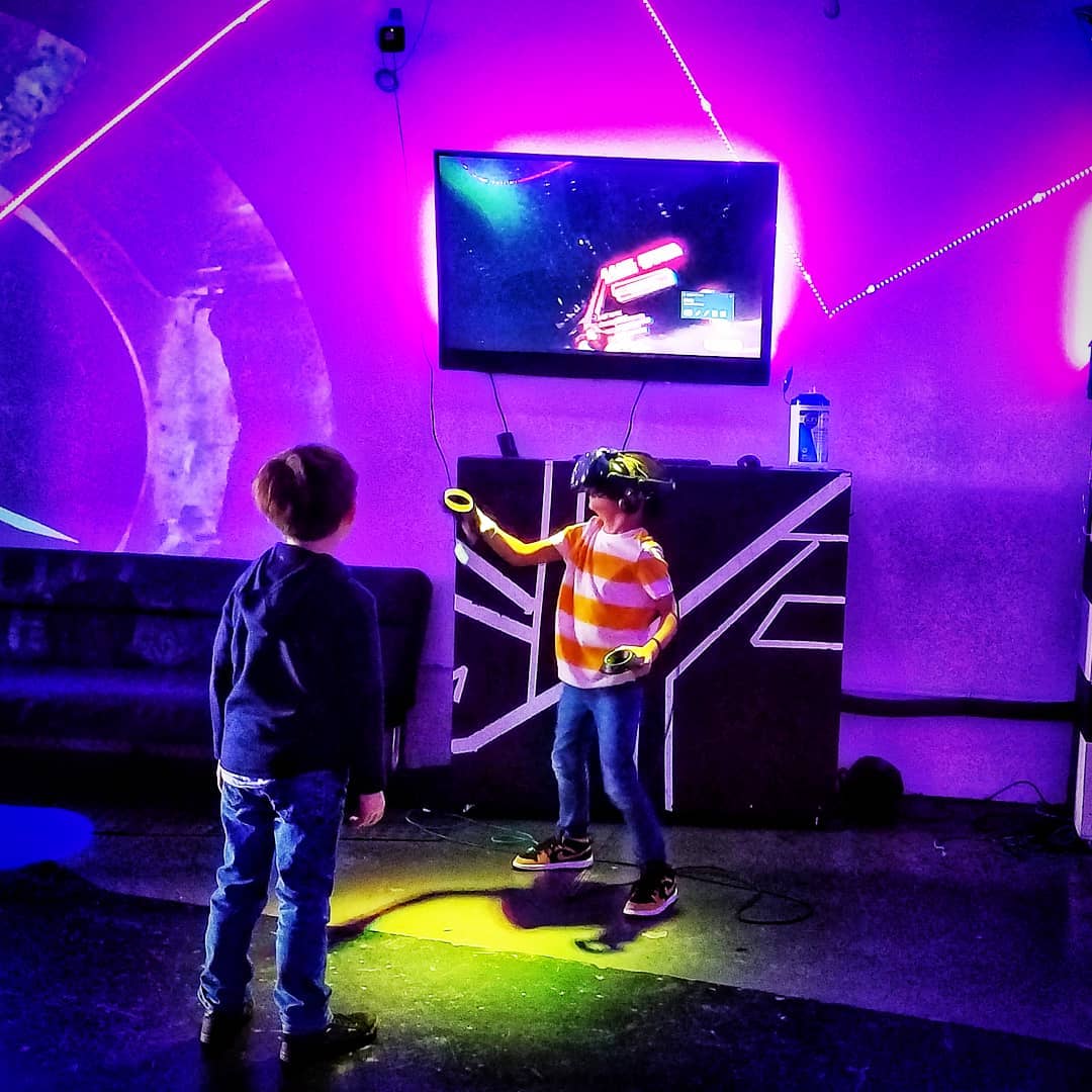 Fully immersive fun for kids and adults! Come out and play in virtual reality!
….