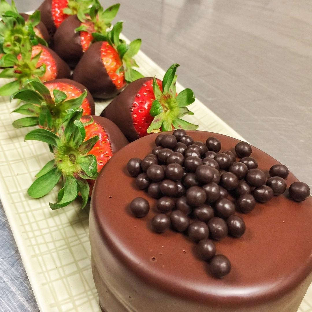 #chocolatemousse & #Chocolate #strawberries #delish #nyceeeeeats #eeeeeats #dess…