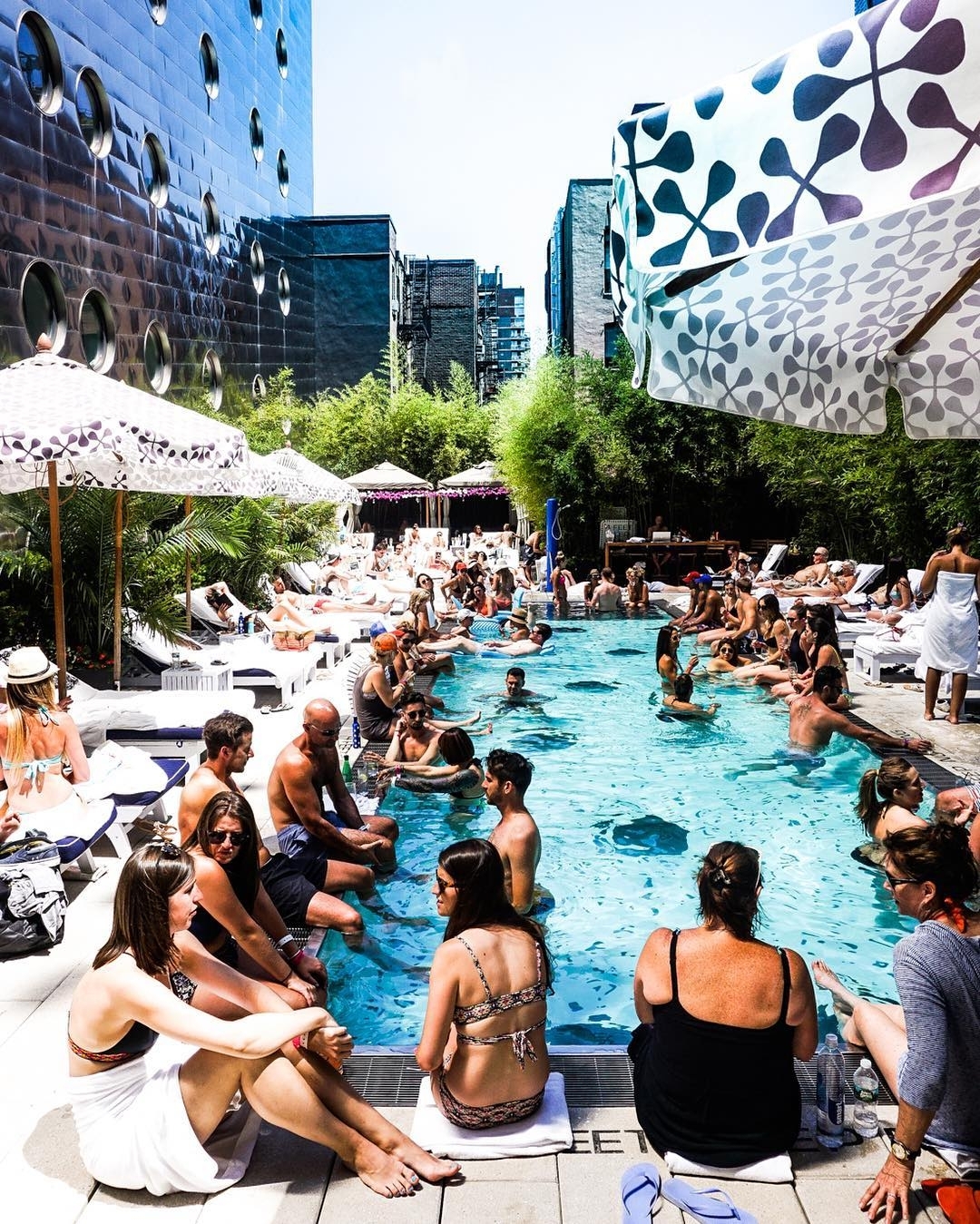 How’s your workday going? #DreamBeachNYC… #dreambeachnyc #rooftopbarsnyc #nyclif…