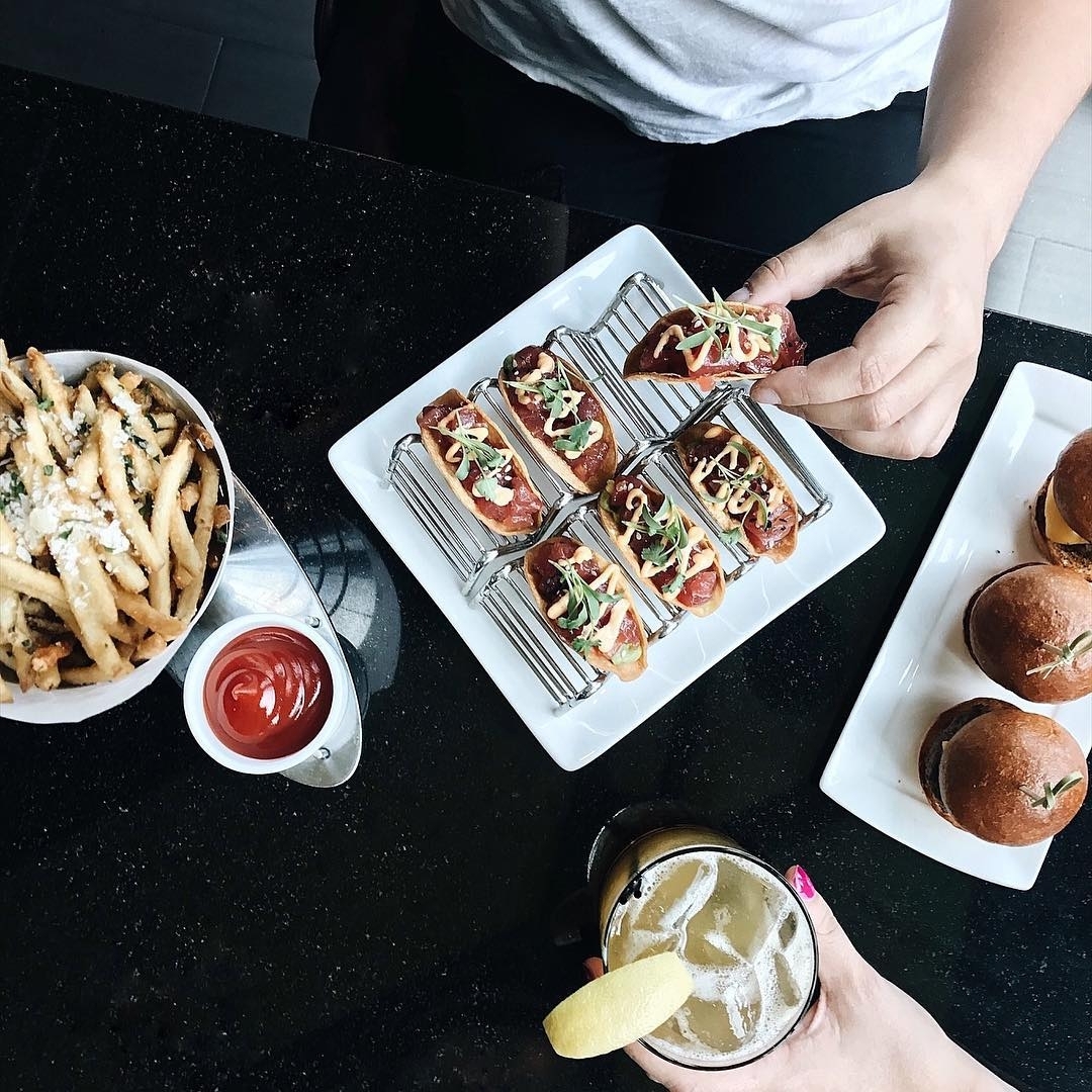 True friends are the ones you’re willing to share your snacks with : @melissamal…