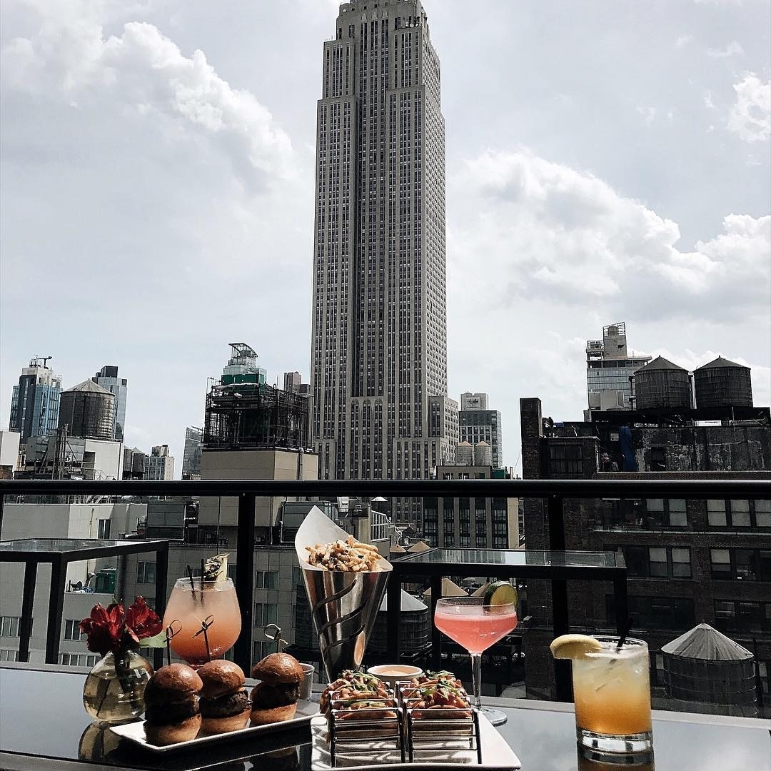 What New York dreams are made of.. #ESBmoment : @melissamale… #esbmoment #roofto…