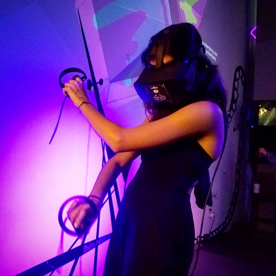 Hey New York! the weather is miserable today but you can still come in play VR g…