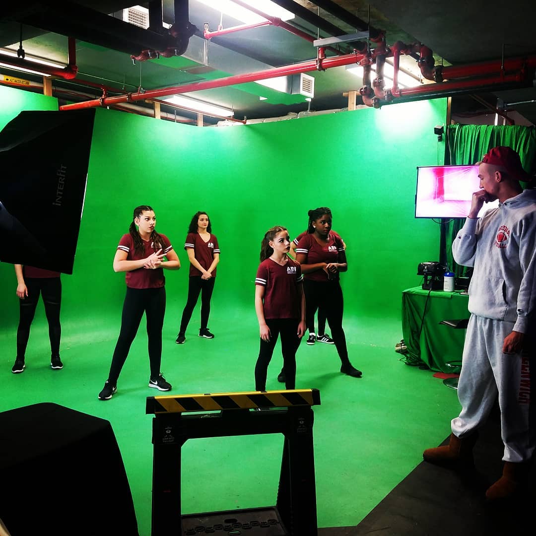 Know someone who is looking to shoot their next video project on green screen? W…