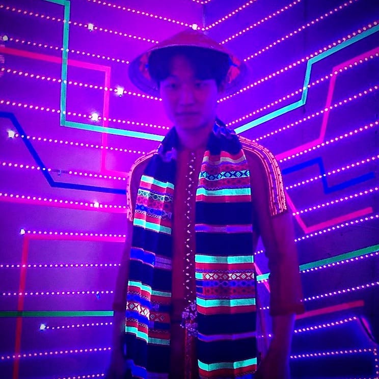 Check out our selfie booth! It’s FREE .
.
#selfie #photobooth #selfienyc #scarf …