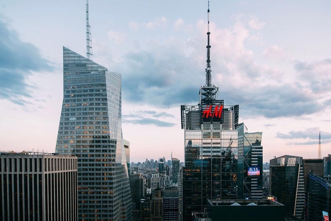 #Clouds so close, you can almost touch the #Sky  #Bar54Moment #inahyattworld wit…