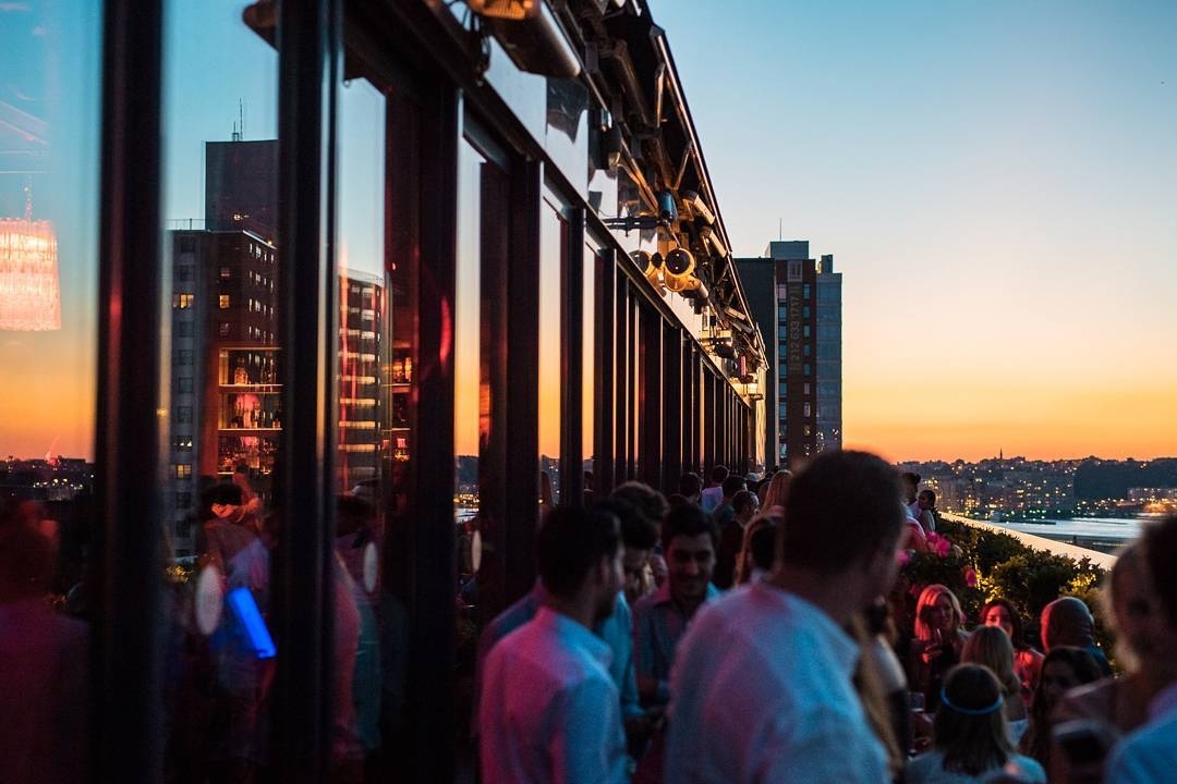 We wake up when the sun goes down…. #rooftopbarsnyc #nyclife #nycnightlife…