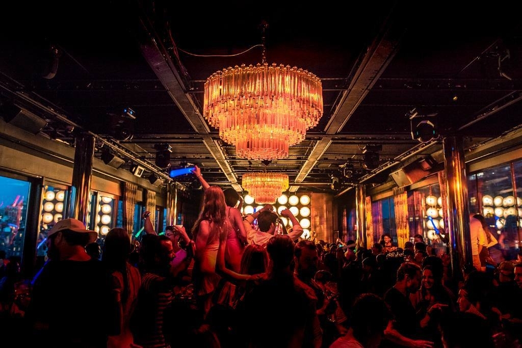 You know where to find us.

#SunsetSaturdays… #sunsetsaturdays #rooftopbarsnyc #…