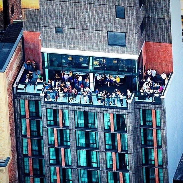 A role reversing view, our Rooftop as seen from the @EmpireStateBldg – Great Pho…