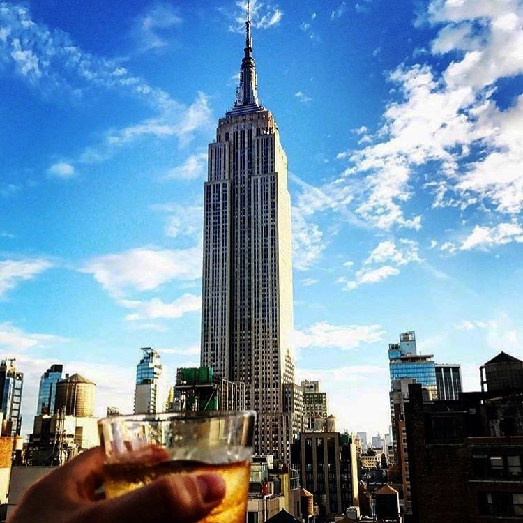 Where sunshine meets bourbon ️: @mtthwrnkn…  #rooftopbarsnyc #nyclife #ny…