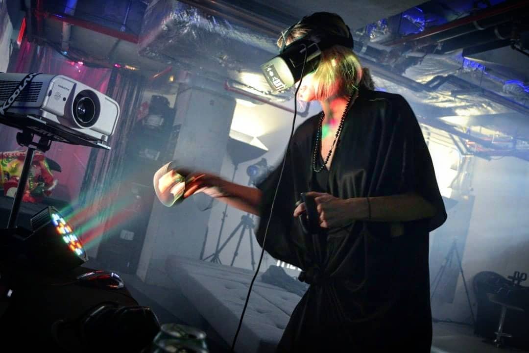 DJ @bouboulena
Playing a set from within virtual reality. Stay tuned for upcomin…