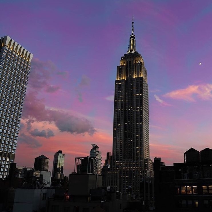 Purple sunset.
: @maguirc5 #regram… #regram #rooftopbarsnyc #nyclife #nycnightli…