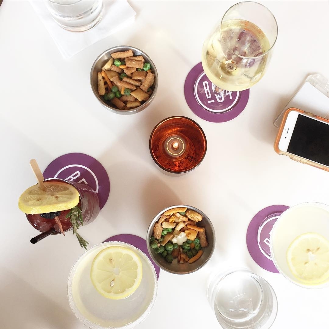 Don’t know about you but we think it’s time for a #cocktail 
#TGIF #cocktailsin……
