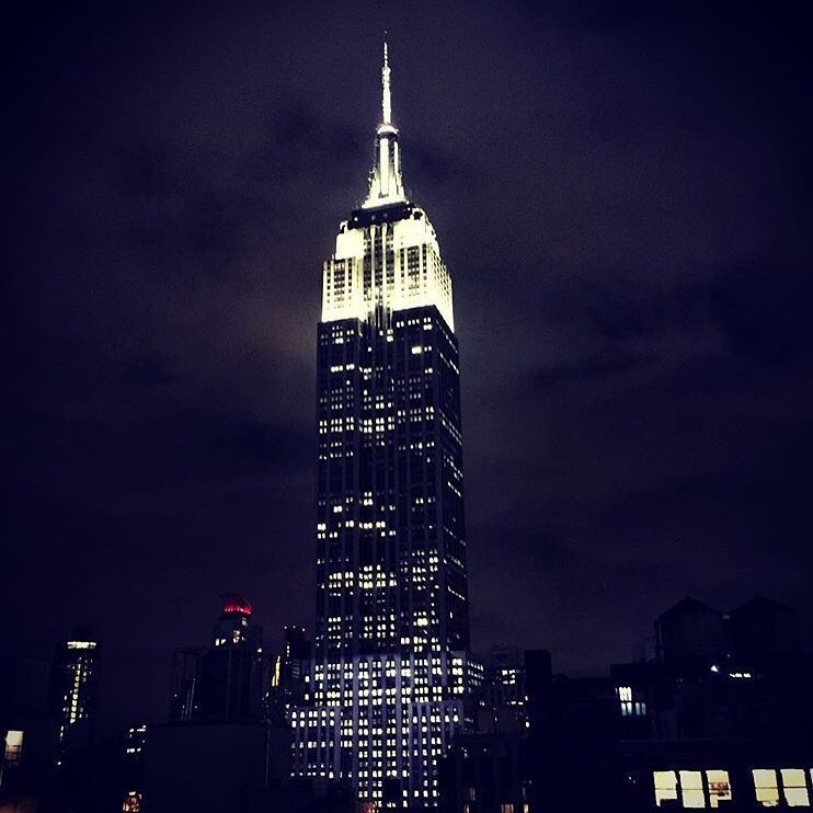 Shine bright like the…@empirestatebldg. #regram : @kthof… #regram #rooftopbarsny…