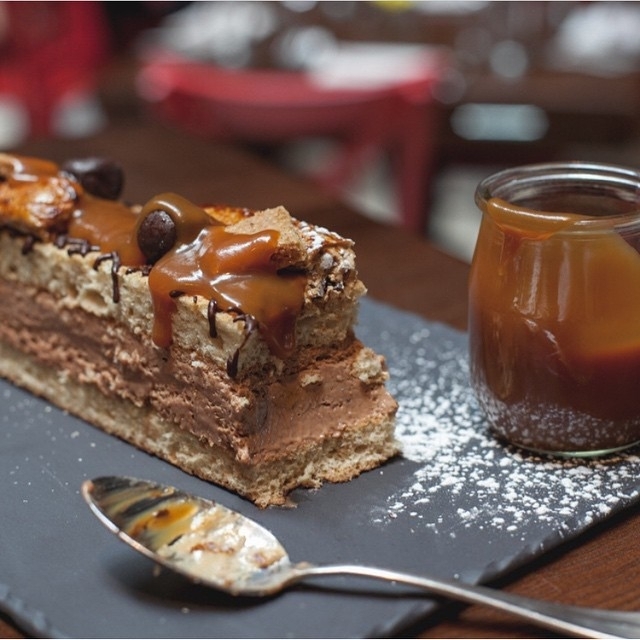 Apparently there is this Frozen S’mores cake downstairs @davidburkefabrick that …