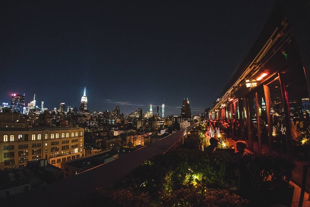 The Sky’s the Limit…. #rooftopbarsnyc #nyclife #nycnightlife…