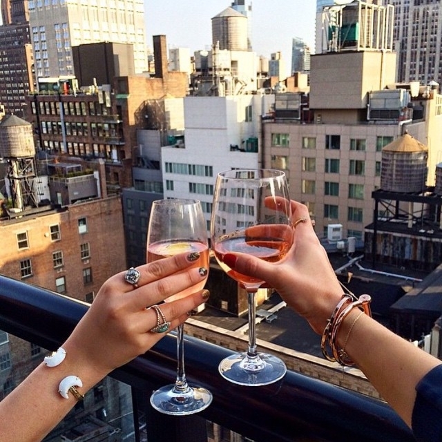 Cheers to a weekend full of Rosè!
: @styleontherise…  #rooftopbarsnyc #nyclife #…