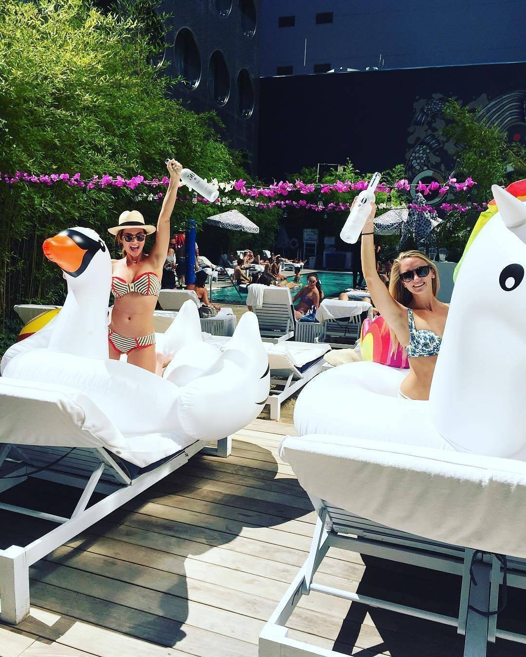 Hands up for hump day!  @shannonkellynyc #DreamBeachNYC… #dreambeachnyc #rooftop…