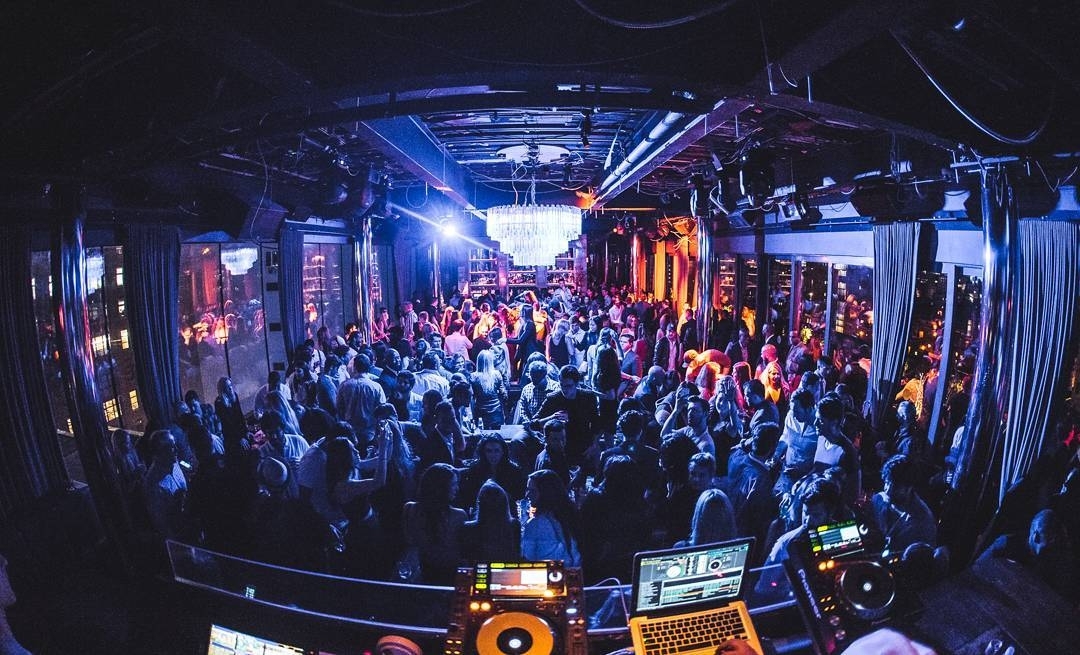Weekday Warriors…. #rooftopbarsnyc #nyclife #nycnightlife…
