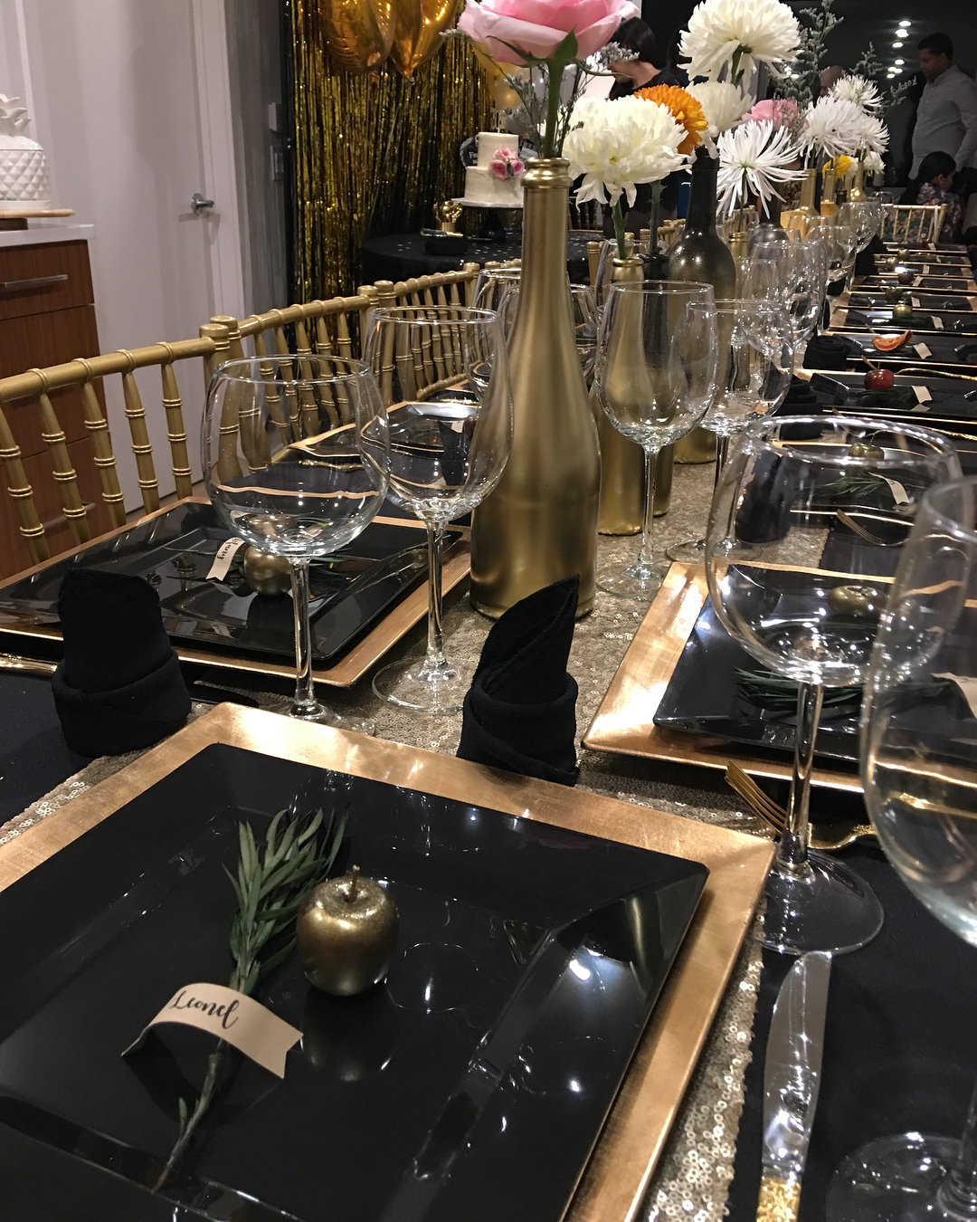 Gorgeous table decorated for an special customer @emorillot 
•
•
#decorationnyc …