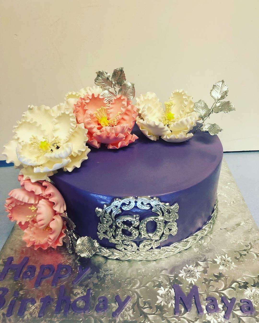 Sugar Flower Cake#bakubakery#birthdaycake #birthdaynyc #cakenyc #brooklyncake#we…