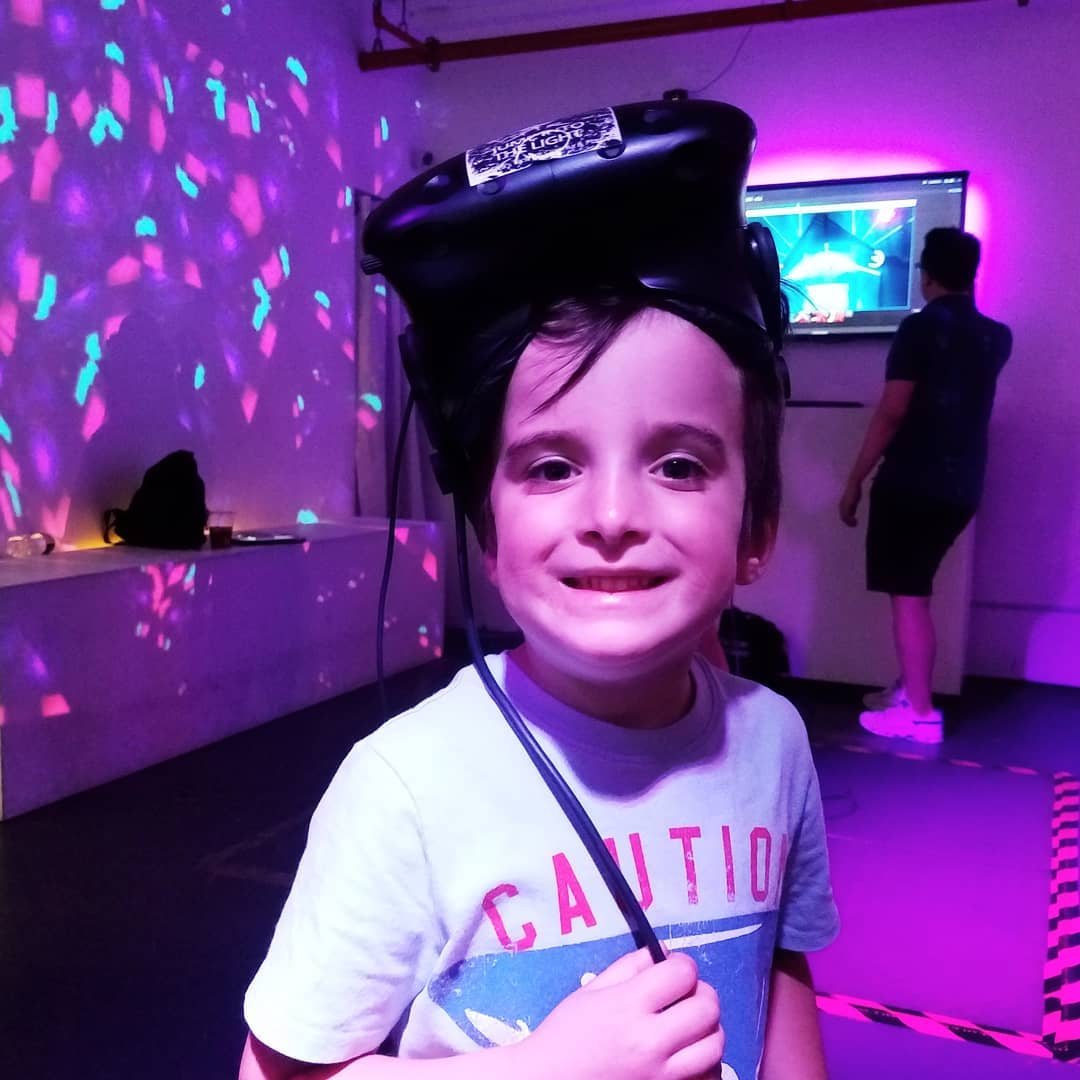 Goggles on, goggles off! It’s all fun and games in here!🖒 @jumpintotgelightnow
#…