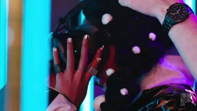 Musician Janelle Monáe creates art in VR using Tiltbrush. .
.
#art #music #vr #a…
