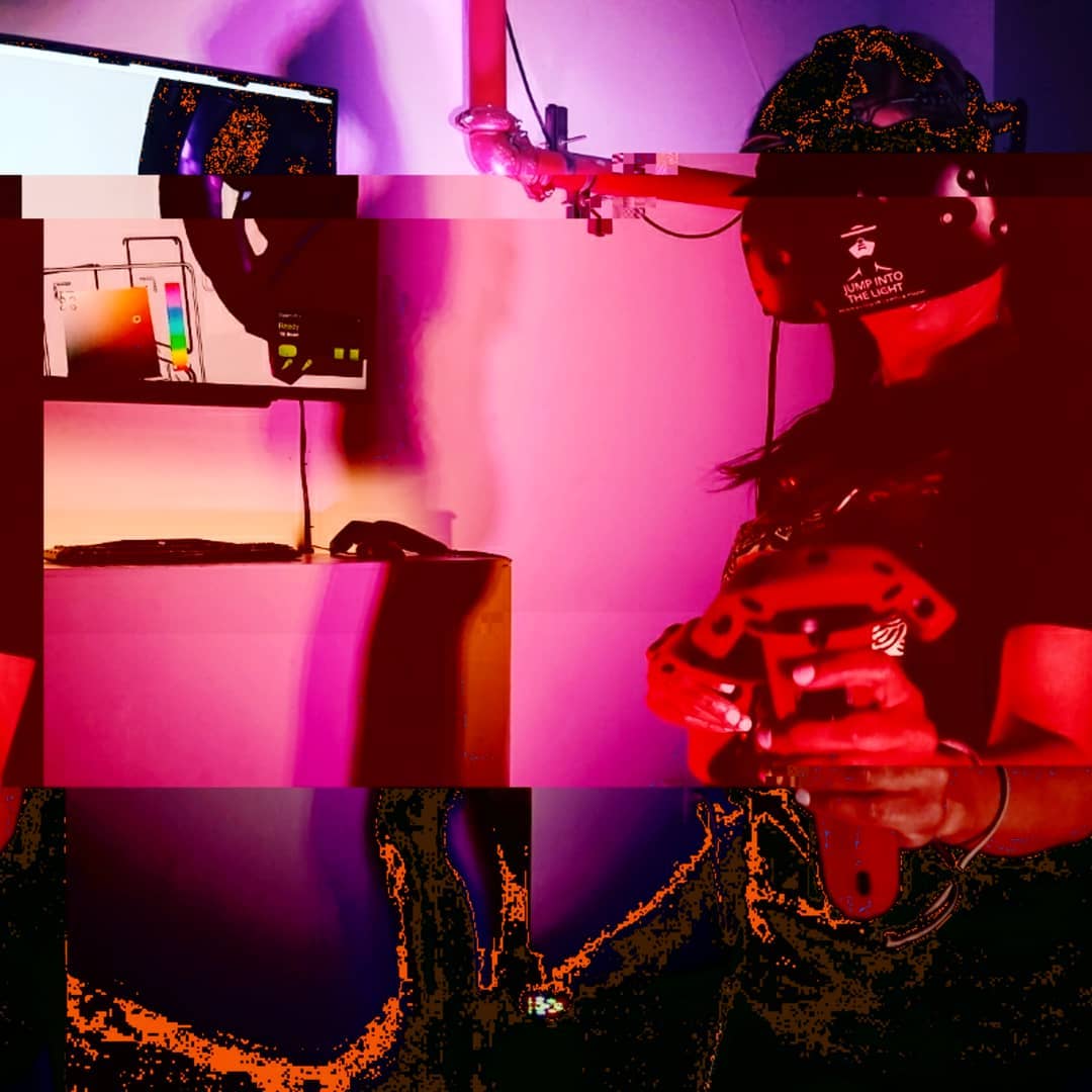 Did you know you can have unlimited space/canvas to paint in Virtual Reality? #e…