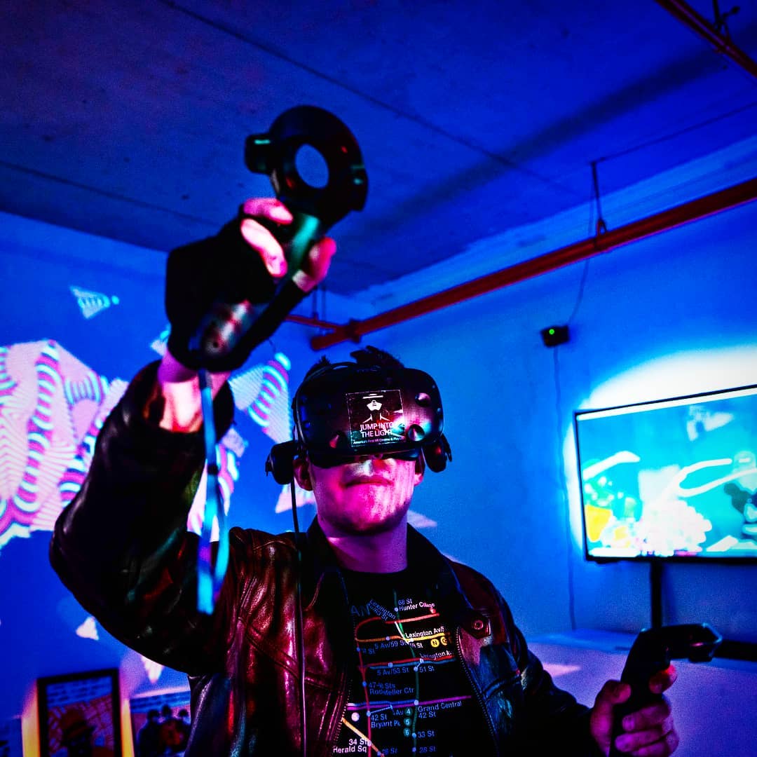 Our resident artsist and amazing ilustrator @sophocles.art working on a #VR pain…