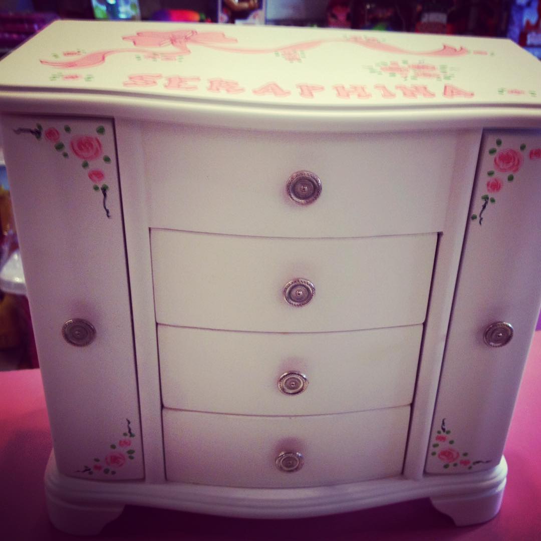 A perfect place for Seraphina to store her treasures! #jewelrybox #handpainted #…