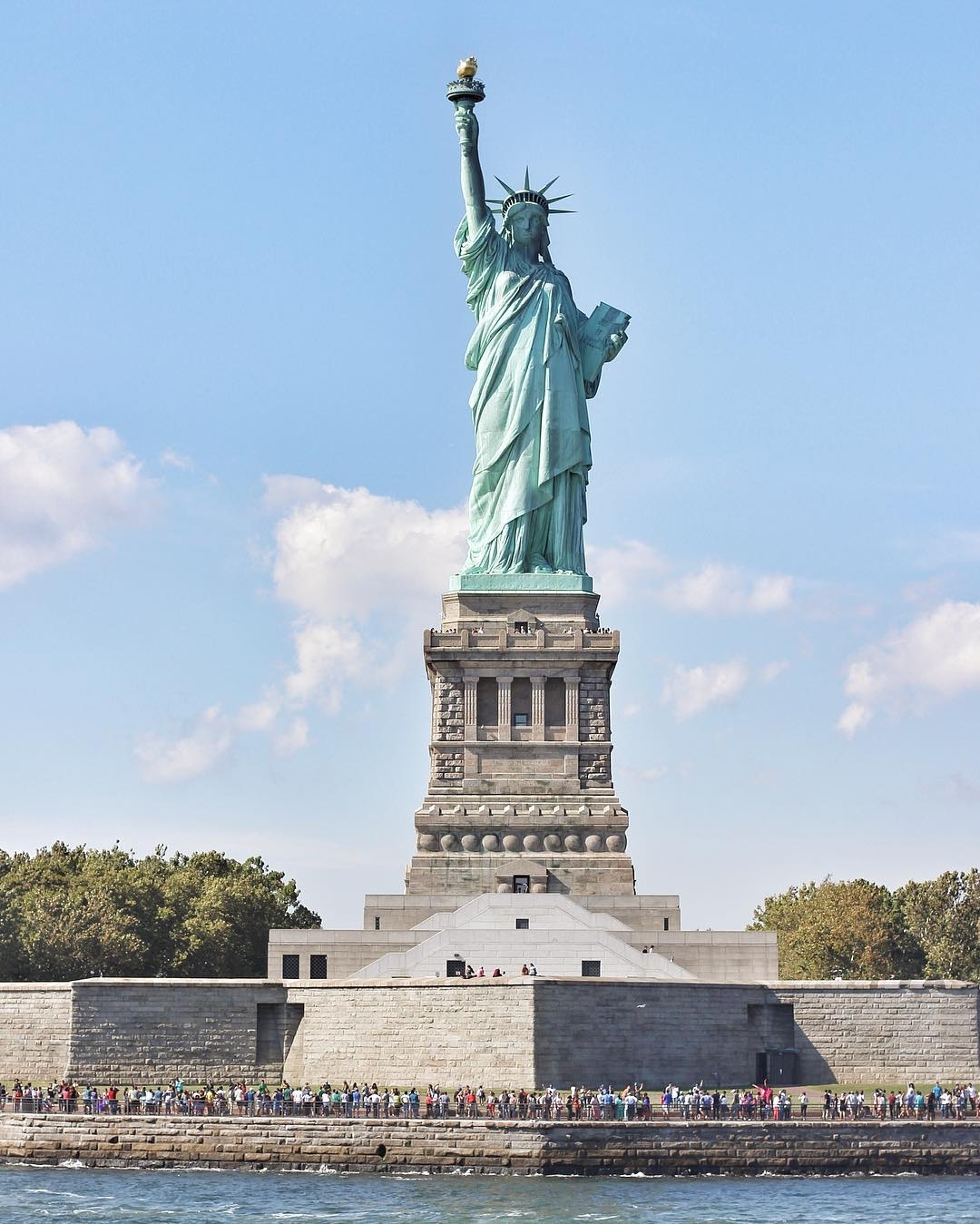 We can’t say #goodnight without wishing #ladyliberty a very #happybirthday #chee…