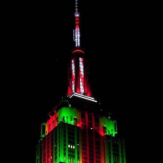 It’s the first night of the @EmpireStateBldg Christmas lights! Catch their holid…
