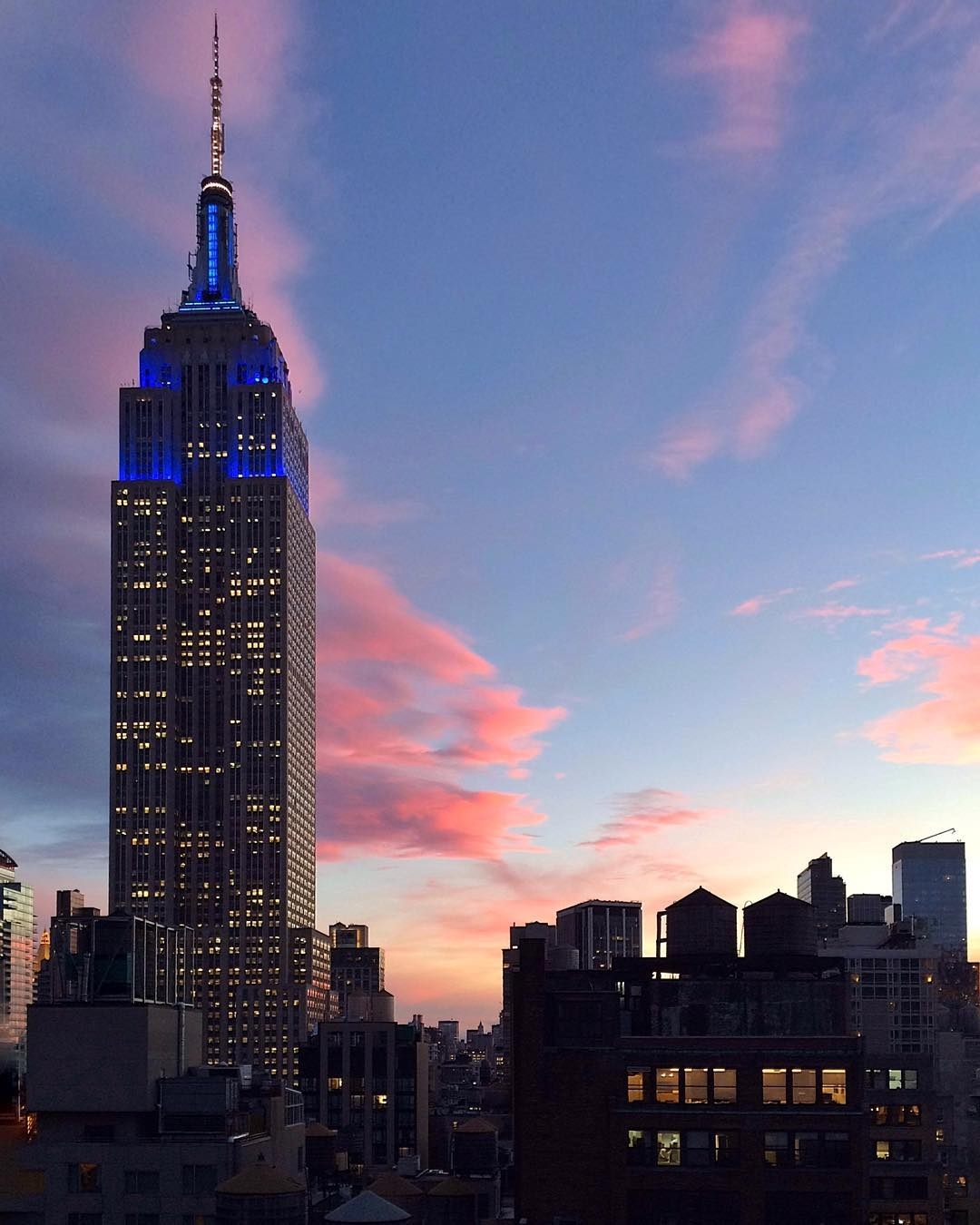This cotton candy-colored sky is beautiful…and making us hungry…. #rooftopbarsny…
