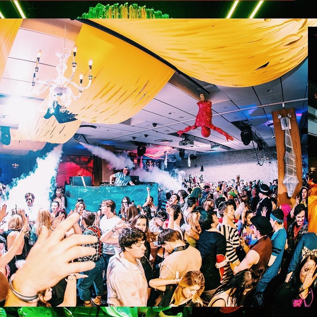 Special performance by @MaxVangeli in The Gallery…. #rooftopbarsnyc #nyclife #ny…