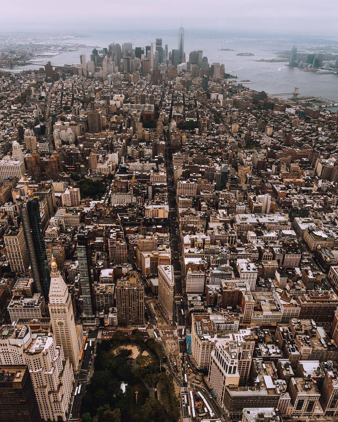 NYC looks pretty, pretty good from here.  @NYOnAir…  #rooftopbarsnyc #nyclife #n…
