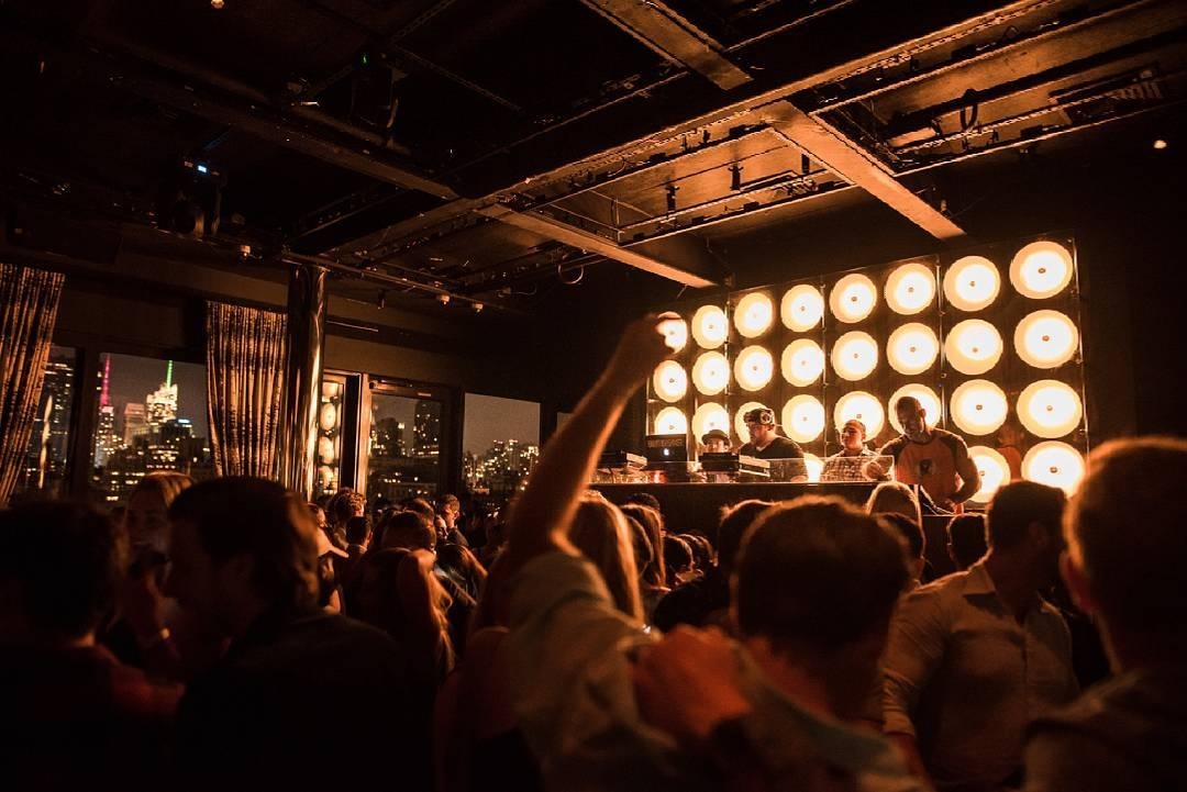 #PartyontheRoof … #partyontheroof #rooftopbarsnyc #nyclife #nycnightlife…
