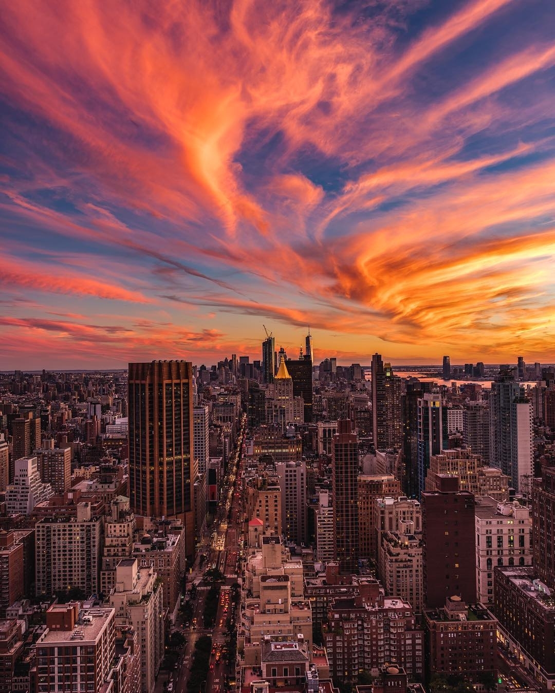 Calling all #fashionistas to go and #paintthetownred  #cityscape #photo taken la…